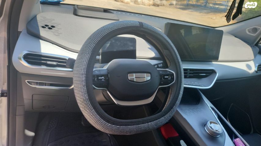 מודעת רכב ג׳ילי Geometry C