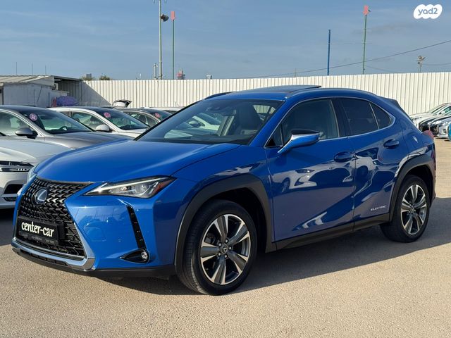 מודעת רכב לקסוס UX