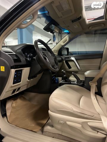 טויוטה לנד קרוזר