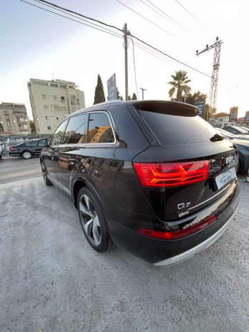 אאודי Q7