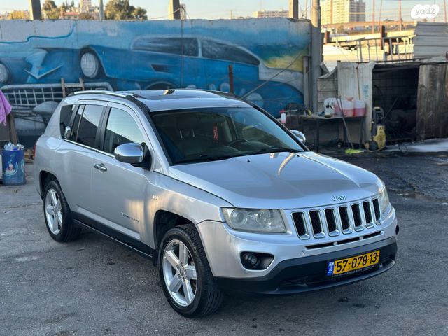 מודעת רכב ג'יפ קומפאס