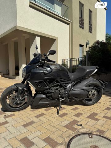 דוקאטי דיאבל קרבון