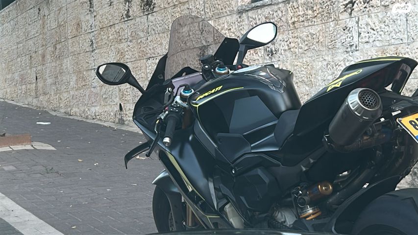 דוקאטי פניגאלה V4S