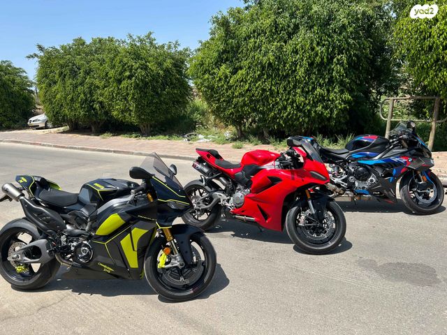 דוקאטי פניגאלה V4S