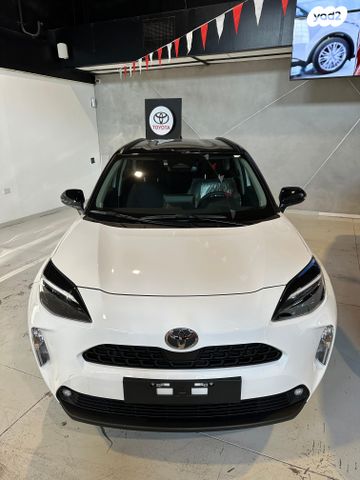 טויוטה יאריס קרוס