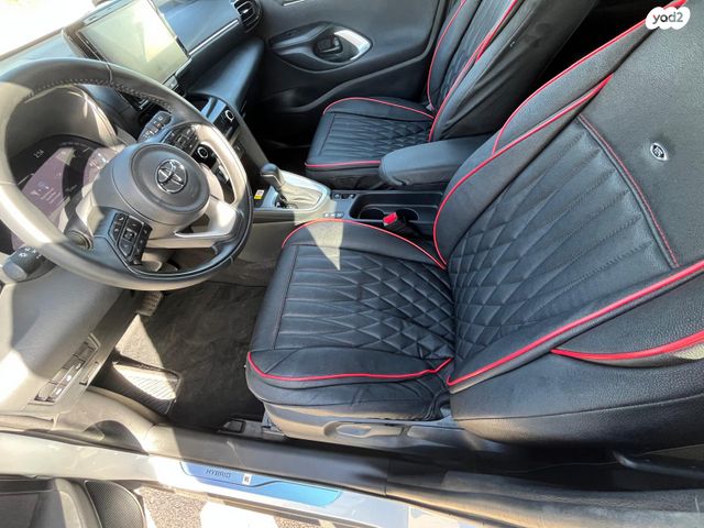 טויוטה יאריס קרוס