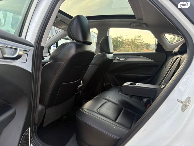 ג׳ילי Geometry C