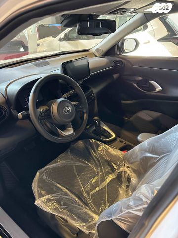 טויוטה יאריס קרוס