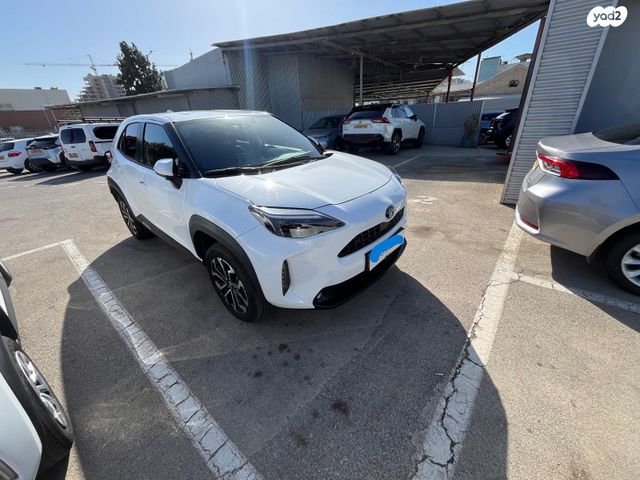 מודעת רכב טויוטה יאריס קרוס