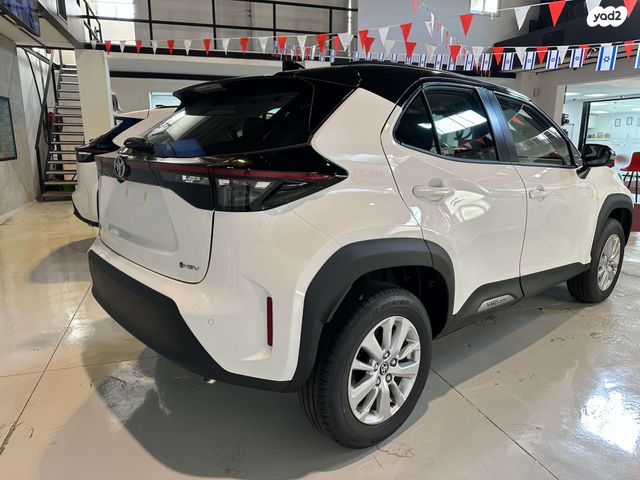 טויוטה יאריס קרוס