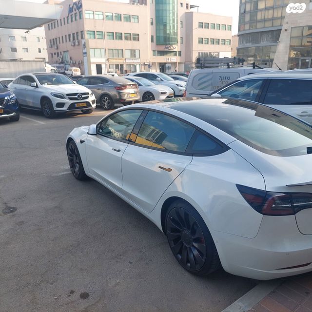 מודעת רכב טסלה מודל 3