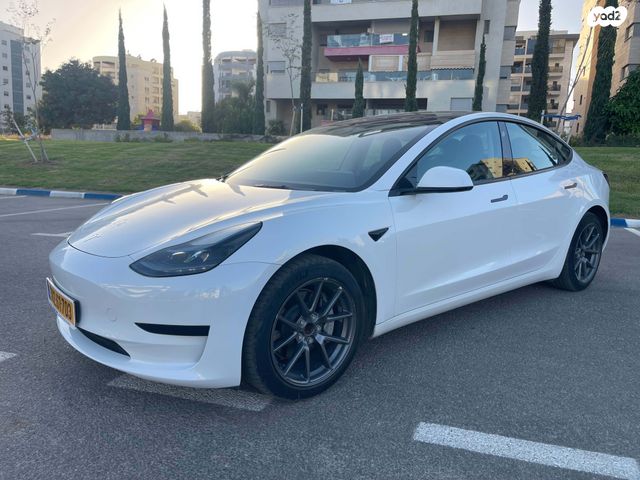 מודעת רכב טסלה מודל 3