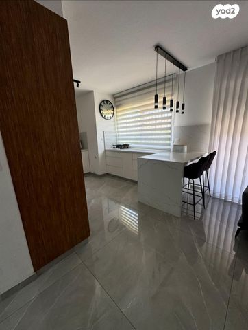 דירת גן, השיטה 8, צמח השדה, מעלה אדומים