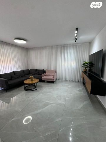 דירת גן, השיטה 8, צמח השדה, מעלה אדומים