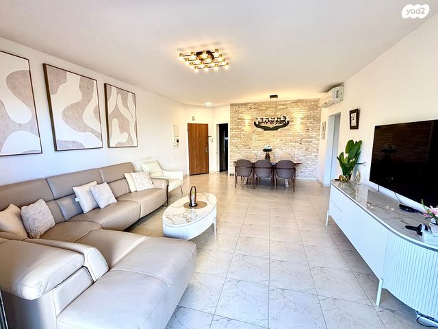 יגאל ידין 14