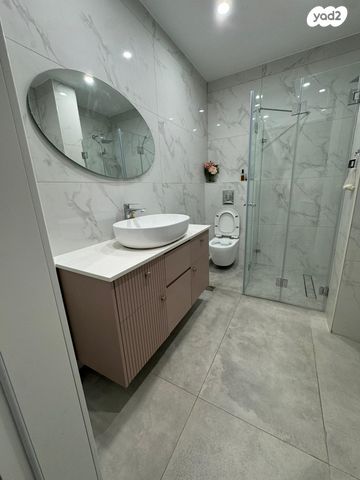 דירת גן, השיטה 8, צמח השדה, מעלה אדומים