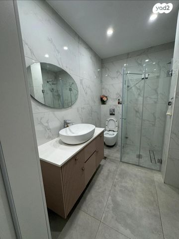 דירת גן, השיטה 8, צמח השדה, מעלה אדומים