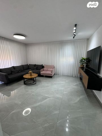 דירת גן, השיטה 8, צמח השדה, מעלה אדומים