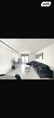 שרה אהרונסון 34