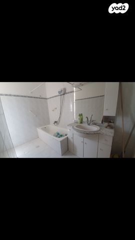 דירה, הגיבורים 12, שיכון ב, טבריה