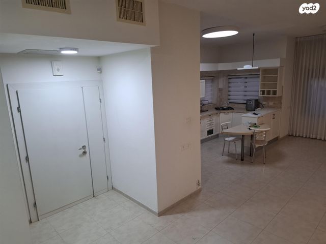 בית פרטי/ קוטג', אברהם אבן שושן 111, נאות לון, באר שבע