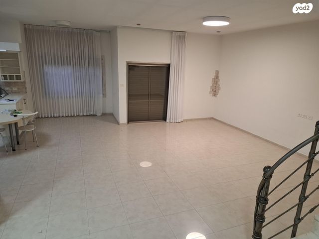 בית פרטי/ קוטג', אברהם אבן שושן 111, נאות לון, באר שבע