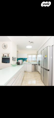 דירה, דוד אלעזר 10, חוף הכרמל, חיפה