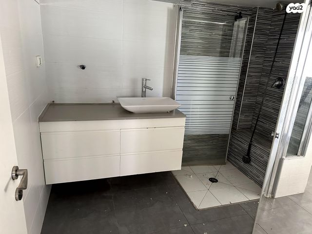 דירה, רמב"ם 21, רמב"ם, ראש העין