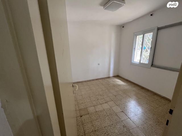 דירה, העצמאות 60, פנחס ספיר, מגדל העמק