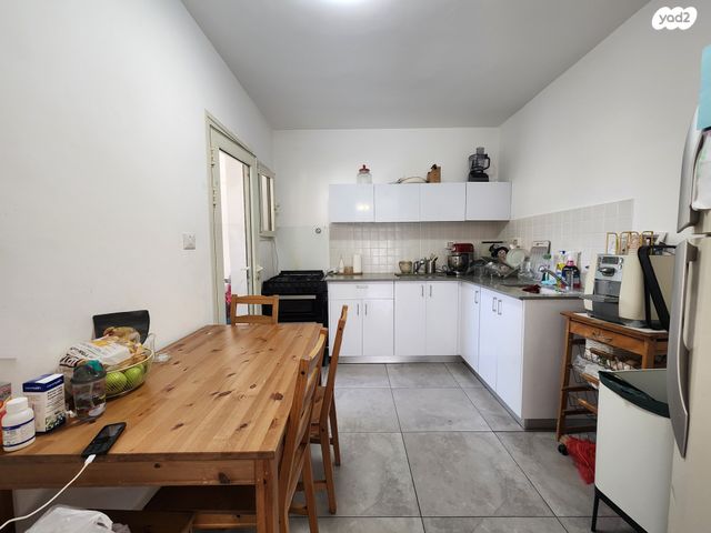 גג/ פנטהאוז, אבני חן, חריש