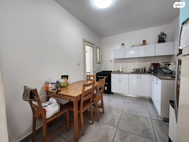 גג/ פנטהאוז, אבני חן, חריש