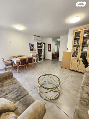 גג/ פנטהאוז, אבני חן, חריש