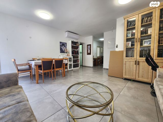 גג/ פנטהאוז, אבני חן, חריש