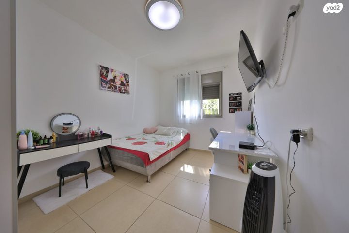 דירה, עוזי חיטמן, משכנות האומנים, קרית מוצקין