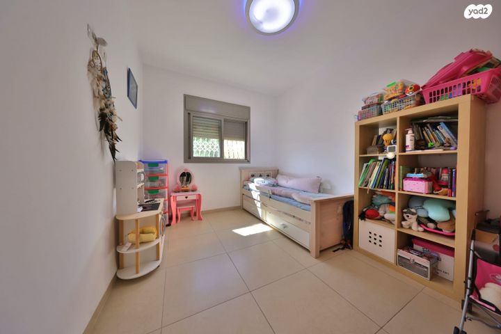 דירה, עוזי חיטמן, משכנות האומנים, קרית מוצקין