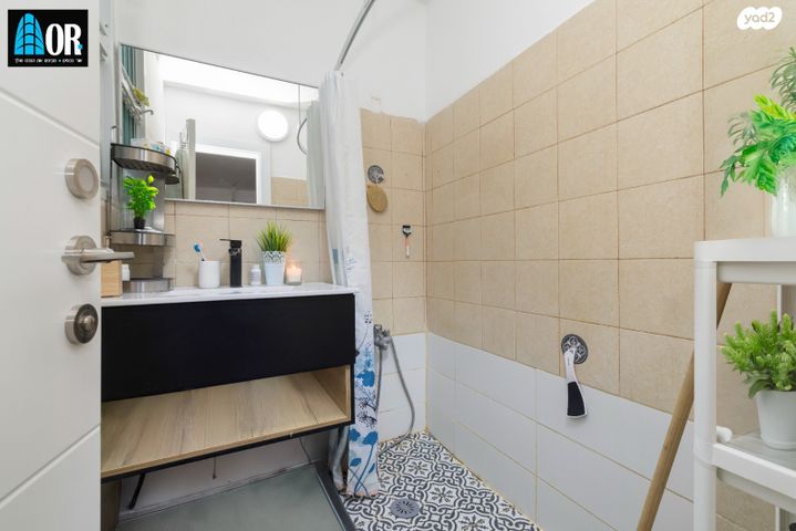 דירה, דוד אלרואי, רמב"ם, ראשון לציון