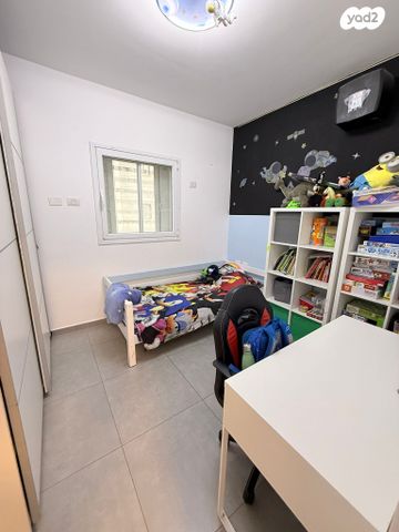 דירה, משה דיין, גיורא, רמלה