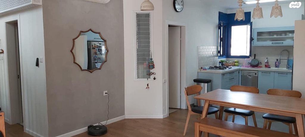 גג/ פנטהאוז, חיים הרצוג, גדרה