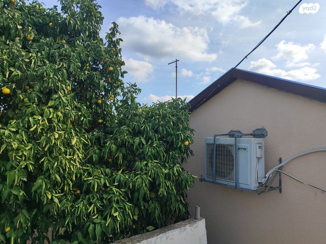 דו משפחתי, נווה שרת, זכרון יעקב