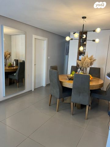 דירה, יוסי בנאי, משכנות האומנים, קרית מוצקין