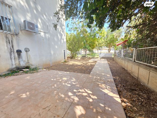 דירת גן, שדרות גת 241, קרית גת