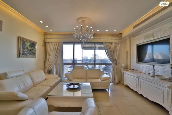 דירה, דבורה ברטונוב, קרית אילון, חולון