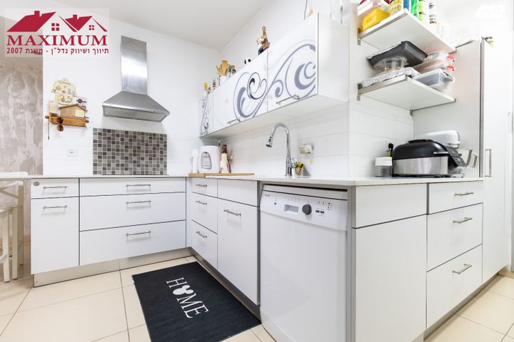 דירת גן, אליהו קורן, חומת שמואל, הר חומה, ירושלים