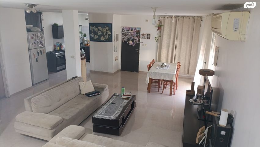 בית פרטי/ קוטג', רימונים