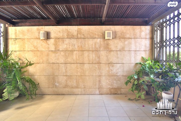 דירת גן, דבורה, מוצקין הותיקה, קרית מוצקין