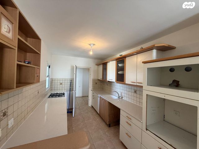 דירה, יגאל אלון, לב מוצקין, בנה ביתך, קרית מוצקין