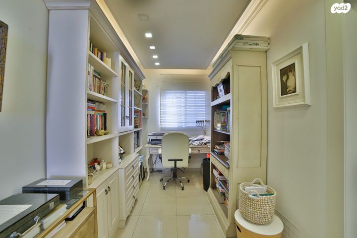 דירה, דבורה ברטונוב, קרית אילון, חולון