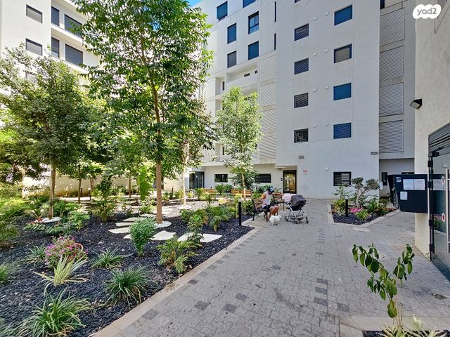 דירת גן, מעפילי אגוז, נווה חן, תל אביב יפו