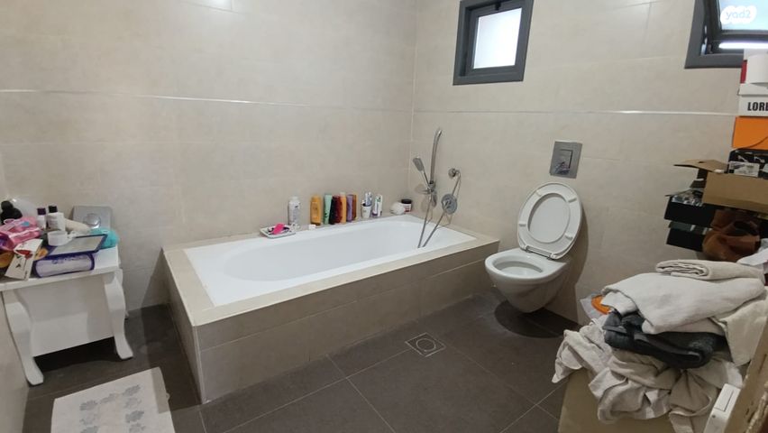 בית פרטי/ קוטג', רימונים