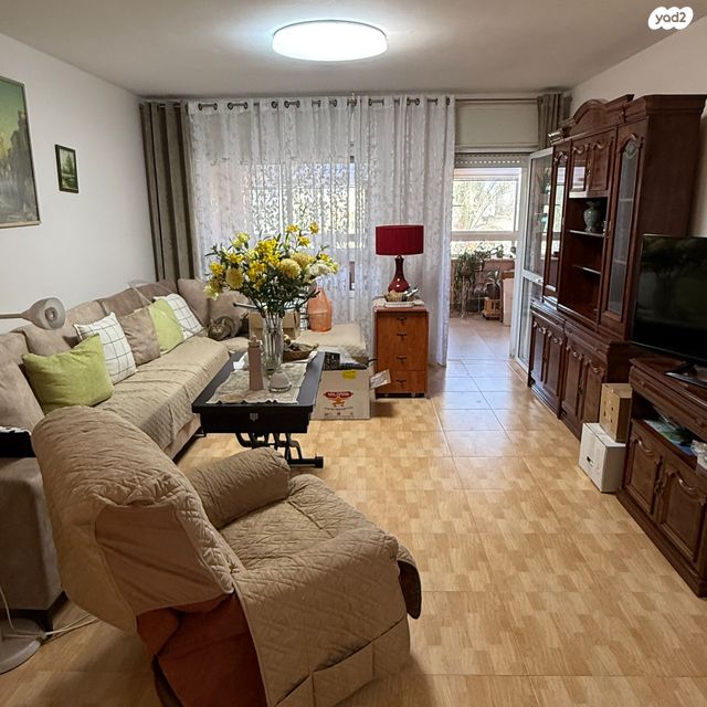 דירה, יהושפט, ערד